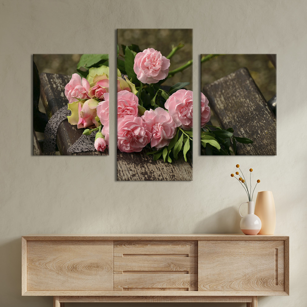 Картина триптих Букет троянд на лавці 141x90 см (985-32)
