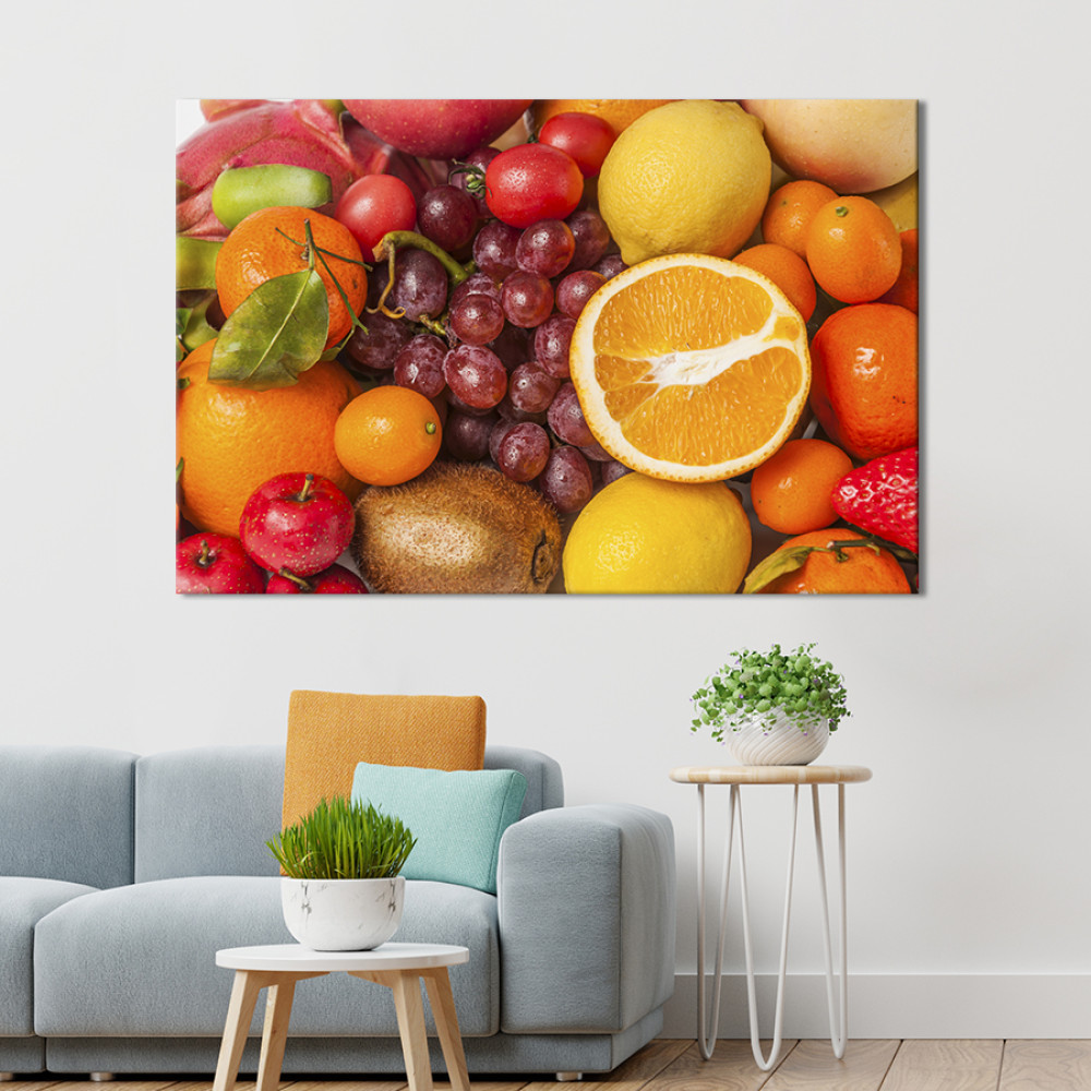 Картина для кухні кафе бару Половинка апельсина на купі фруктів 51x34 см (1560-1)